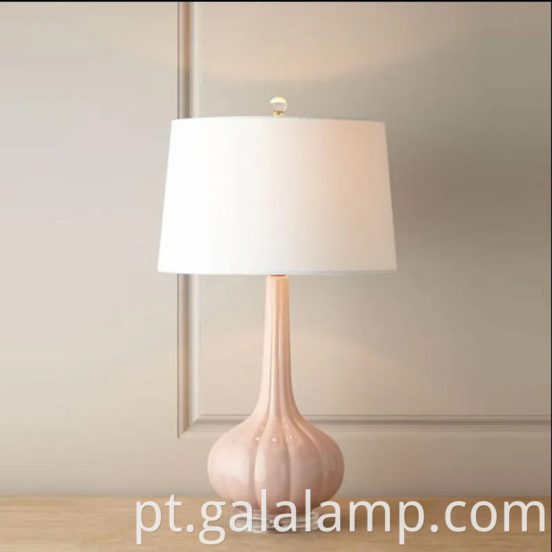 Lâmpada de abóbora listrada rosa chique para estética moderna do quarto